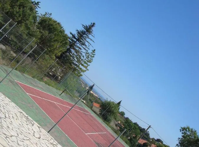 Leucate,cadre Arbore,ombrage,sous Les Cypres * Leucate