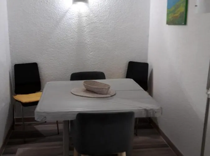 Apartment Leucate,cadre Arbore,ombrage,sous Les Cypres