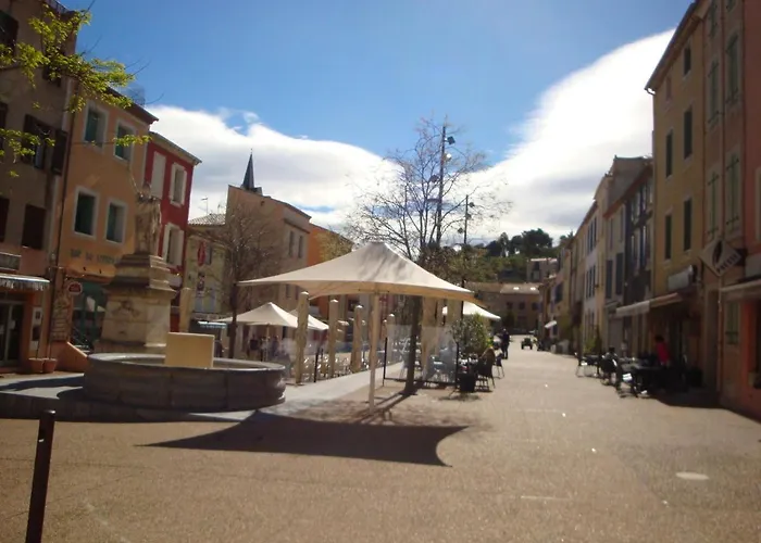 Apartment Leucate,cadre Arbore,ombrage,sous Les Cypres *