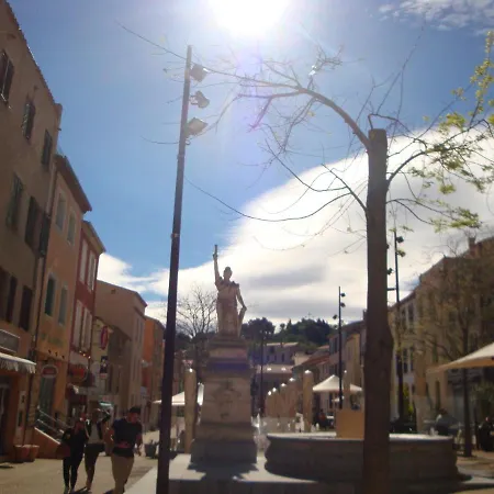 Leucate,cadre Arbore,ombrage,sous Les Cypres Apartmán Leucate