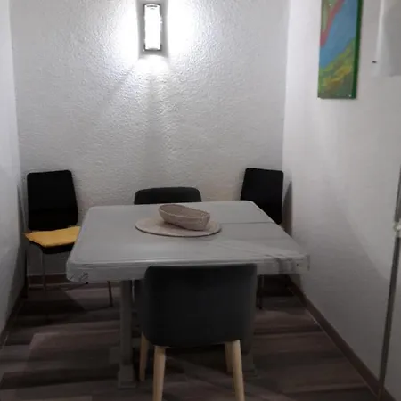Apartment Leucate,cadre Arbore,ombrage,sous Les Cypres